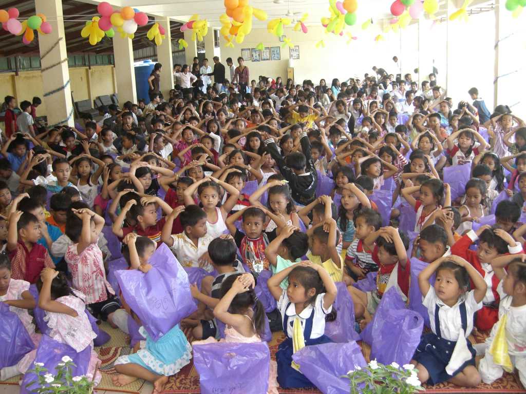 salamom-Students getting gift in Festival of Merry Christmas